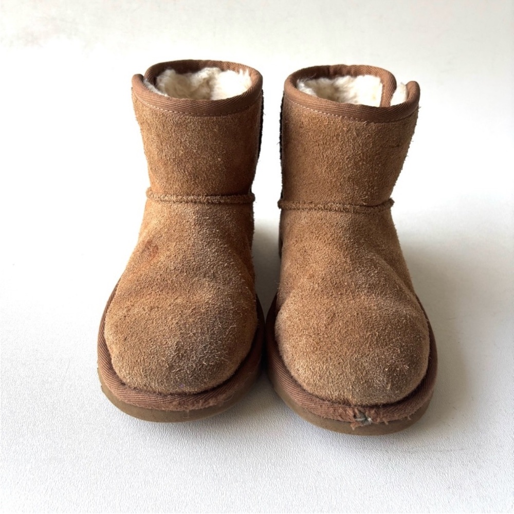 Ugg Jona Mini boot little girl size 13 chestnut